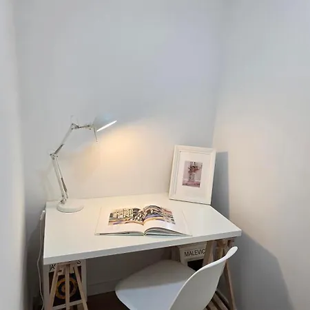 Apolonia River View アパート *