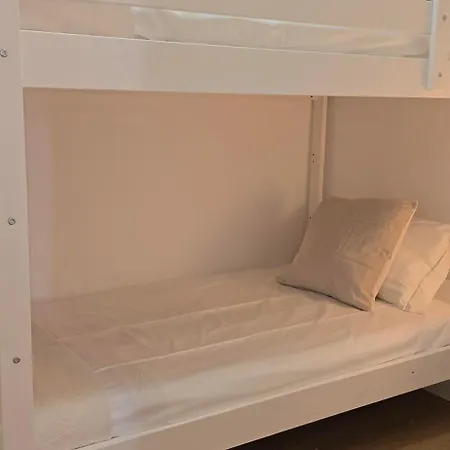 Apolonia River View アパート *